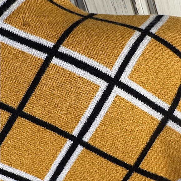 Tahari Mustard and Black Plaid Mock Turtleneck Long Sleeve Sweater NWOT - Picture 10 of 13